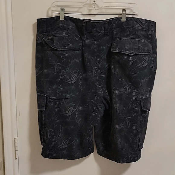 Mens Black pattern shorts‎ - Picture 4 of 4